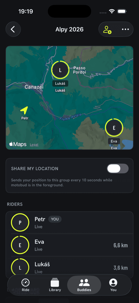 motobud Buddies — a live group ride in the Dolomites, buddy pins for Petr, Eva and Lukáš on the map above a live rider list
