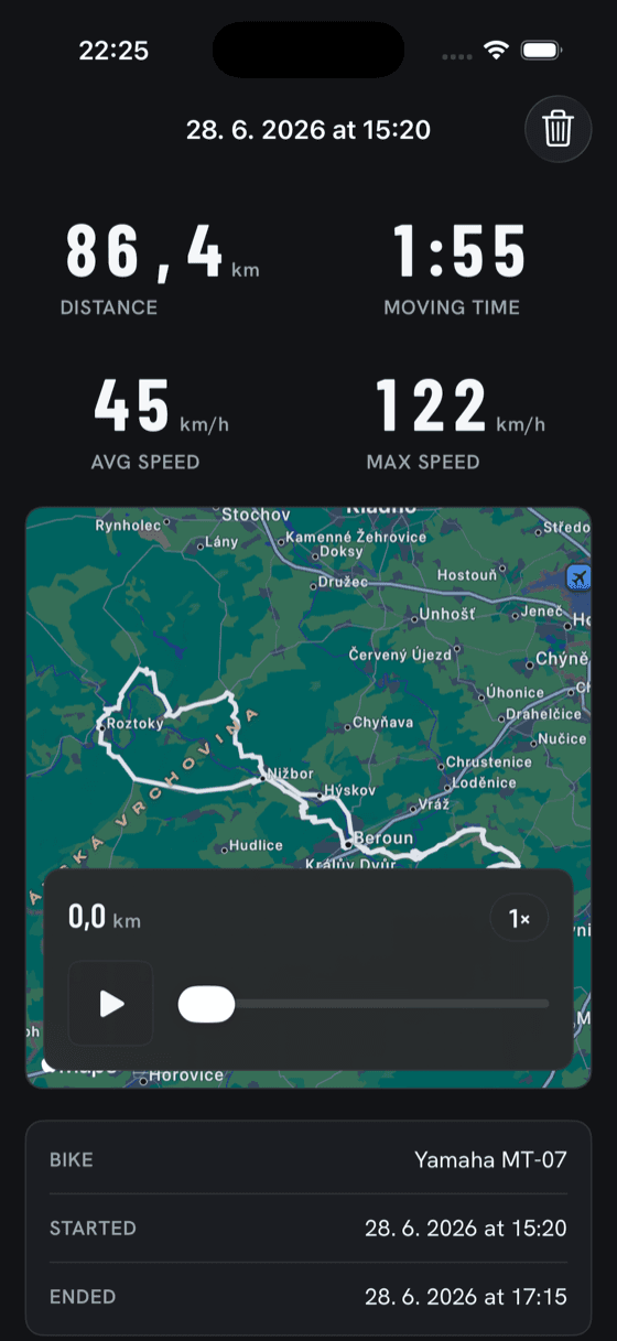 motobud ride detail — a recorded 86 km ride showing distance, moving time, average and max speed, with a replay scrubber over the tracked line
